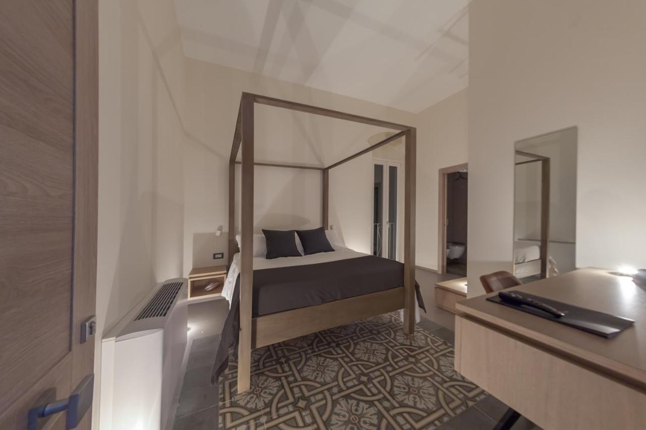 Deluxe Double Room Shower,1012809649:JPEG